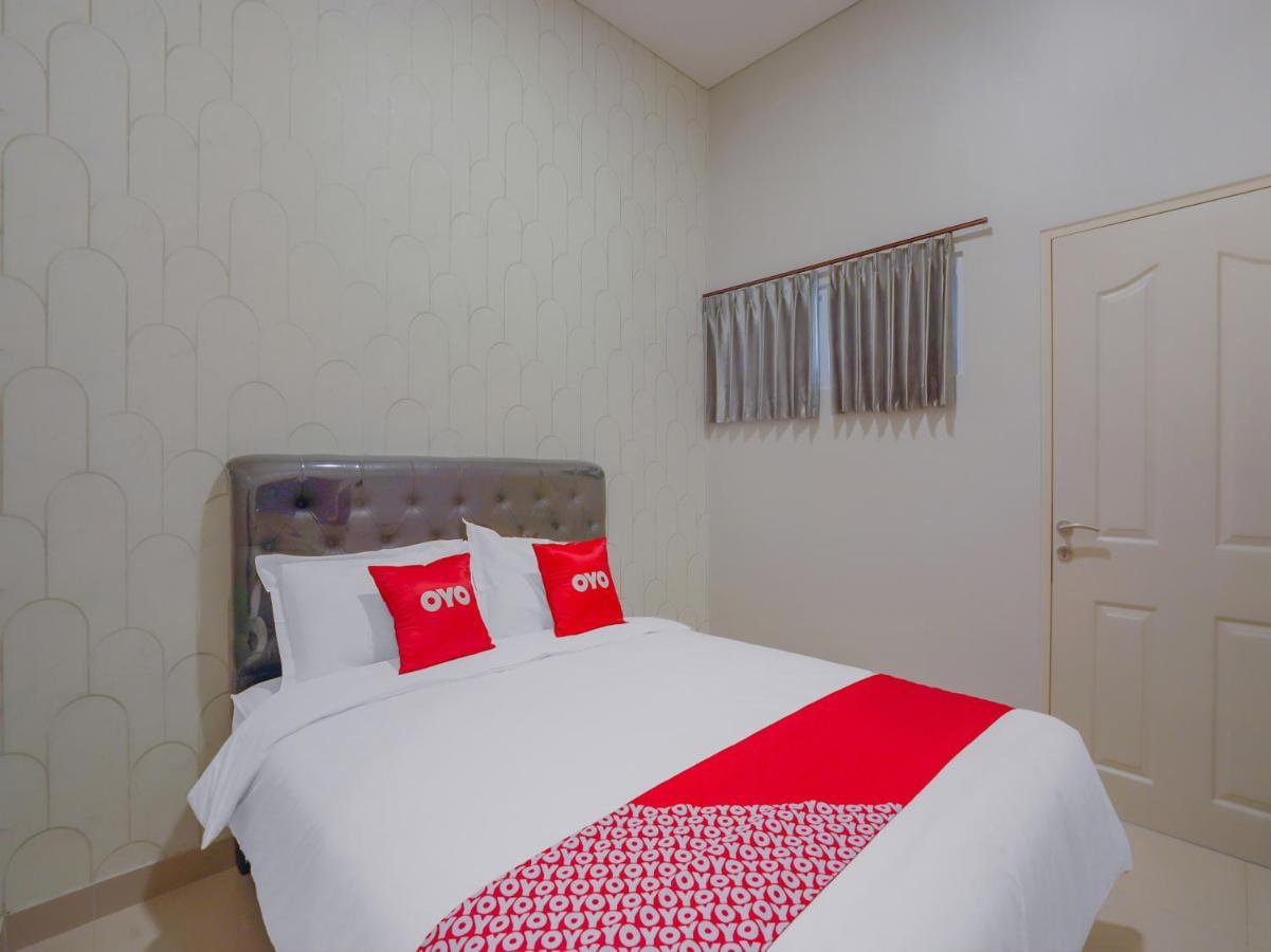 Super Oyo Capital O 90336 Olive Guest House Surabaya Kültér fotó